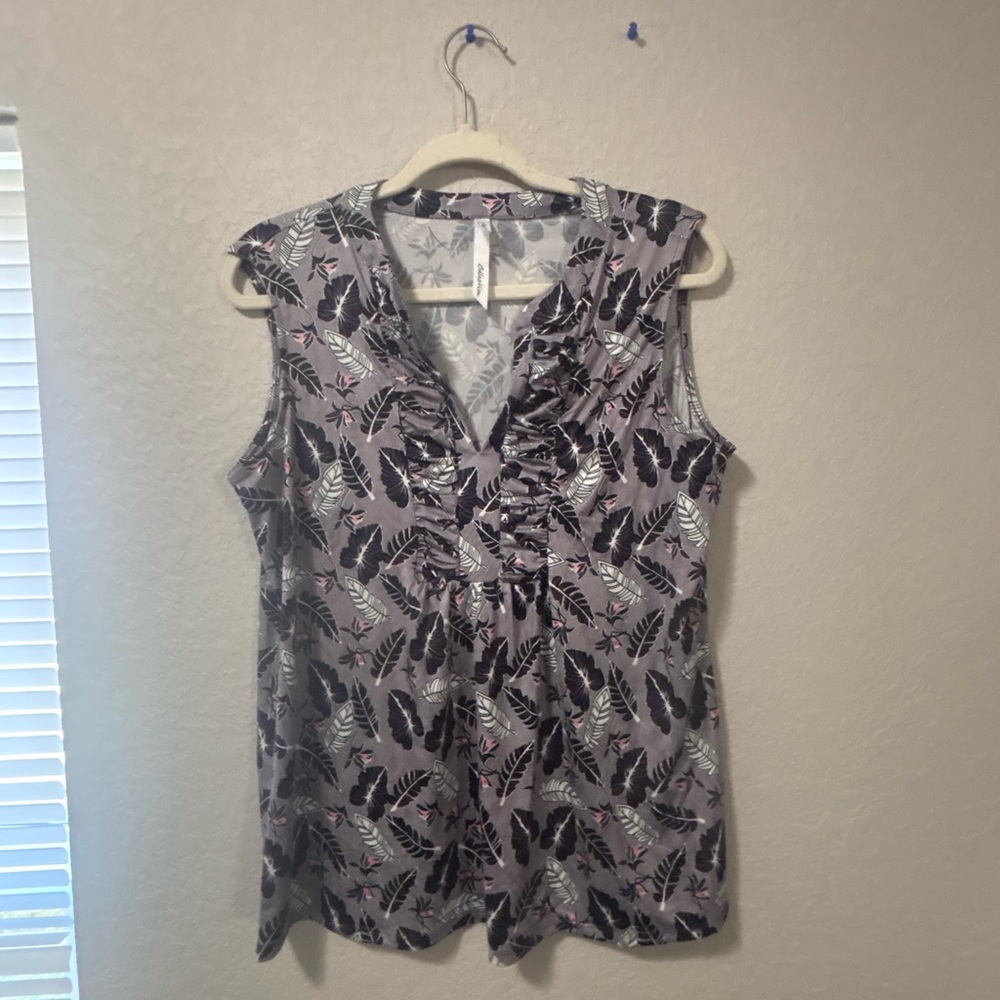 Floral Print Sleeveless Top - Black and Gray